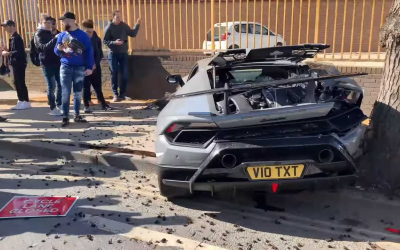 Уништување на Lamborghini Huracan Performante среде автомобилска средба
